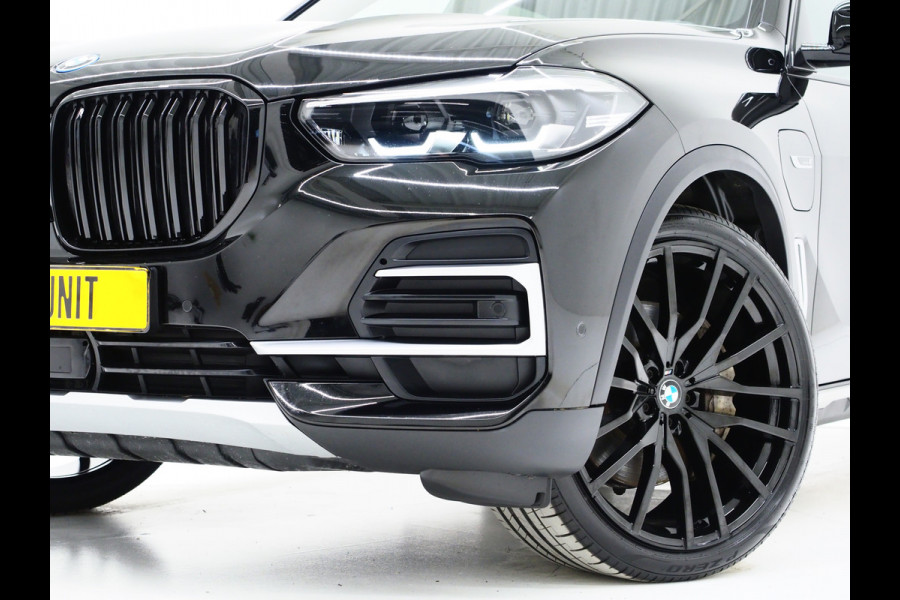 BMW X5 xDrive45e High Executive | Panoramadak | Luchtvering | Trekhaak | Camera | Adaptive Cruise | Carplay