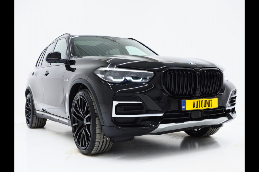 BMW X5 xDrive45e High Executive | Panoramadak | Luchtvering | Trekhaak | Camera | Adaptive Cruise | Carplay