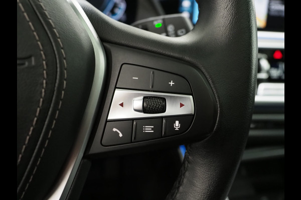 BMW X5 xDrive45e High Executive | Panoramadak | Luchtvering | Trekhaak | Camera | Adaptive Cruise | Carplay