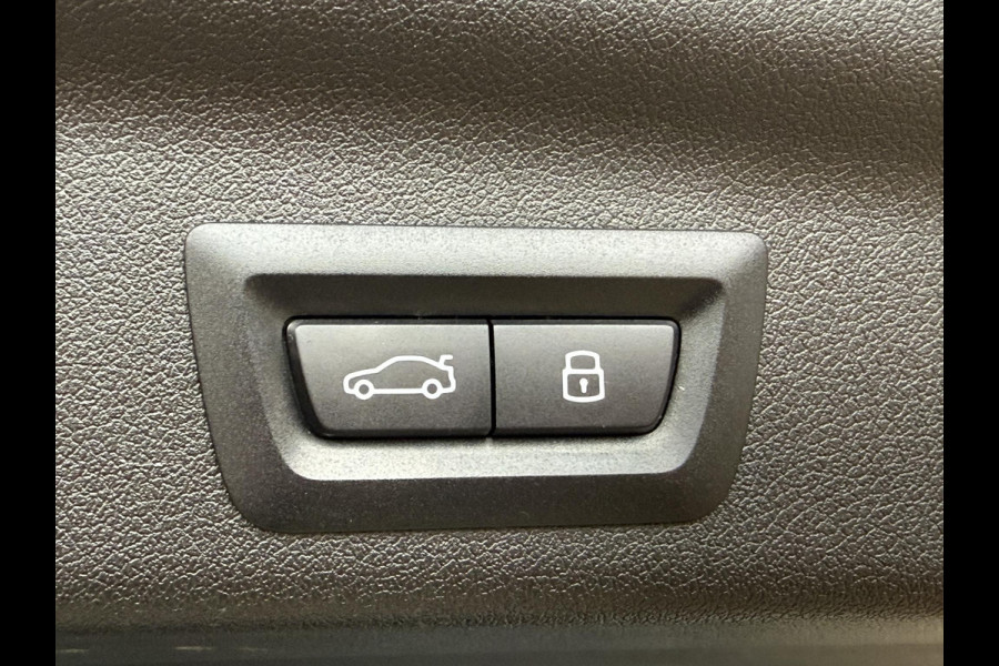 BMW X1 sDrive18i M SPORT | PANORAMA | PREMIUM PACK | ADAPT. CRUISE | KEYLESS ENTRY | STOELVERWARMING |