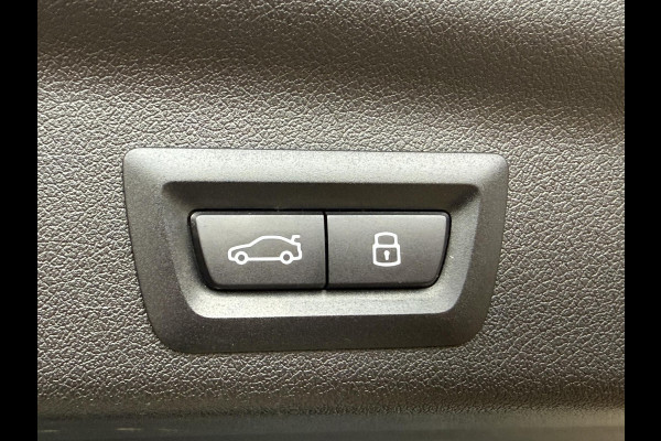 BMW X1 sDrive18i M SPORT | PANORAMA | PREMIUM PACK | ADAPT. CRUISE | KEYLESS ENTRY | STOELVERWARMING |