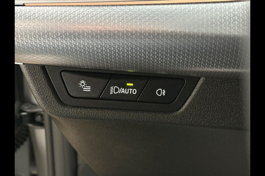 BMW X1 sDrive18i M SPORT | PANORAMA | PREMIUM PACK | ADAPT. CRUISE | KEYLESS ENTRY | STOELVERWARMING |