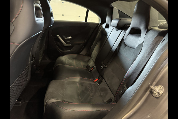 Mercedes-Benz CLA-Klasse 200 Business Solution AMG Automaat | Elektr. trekhaak | Full LED | Camera | Widescreen