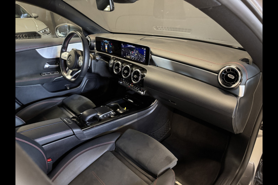 Mercedes-Benz CLA-Klasse 200 Business Solution AMG Automaat | Elektr. trekhaak | Full LED | Camera | Widescreen