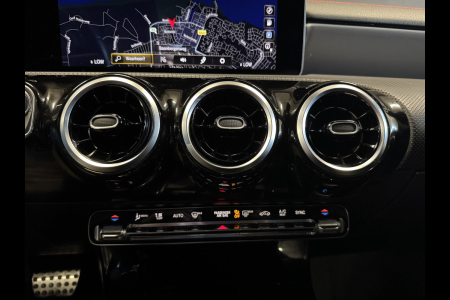 Mercedes-Benz CLA-Klasse 200 Business Solution AMG Automaat | Elektr. trekhaak | Full LED | Camera | Widescreen