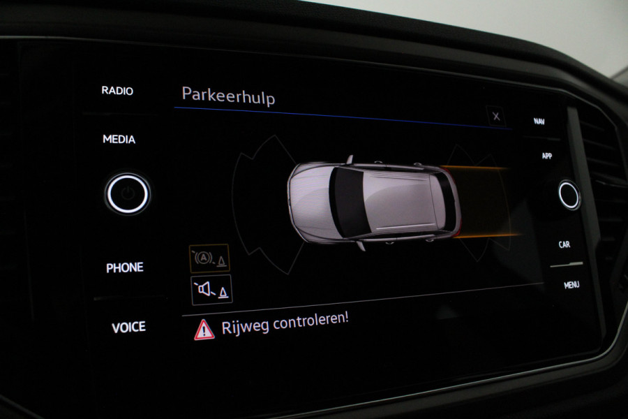 Volkswagen T-Roc 1.0 TSI Style > 110pk/Kleur Indium Grey/Parkeersensoren/navi/All season banden