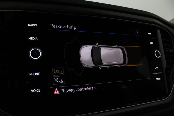 Volkswagen T-Roc 1.0 TSI Style > 110pk/Kleur Indium Grey/Parkeersensoren/navi/All season banden