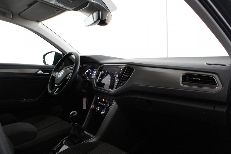Volkswagen T-Roc 1.0 TSI Style > 110pk/Kleur Indium Grey/Parkeersensoren/navi/All season banden
