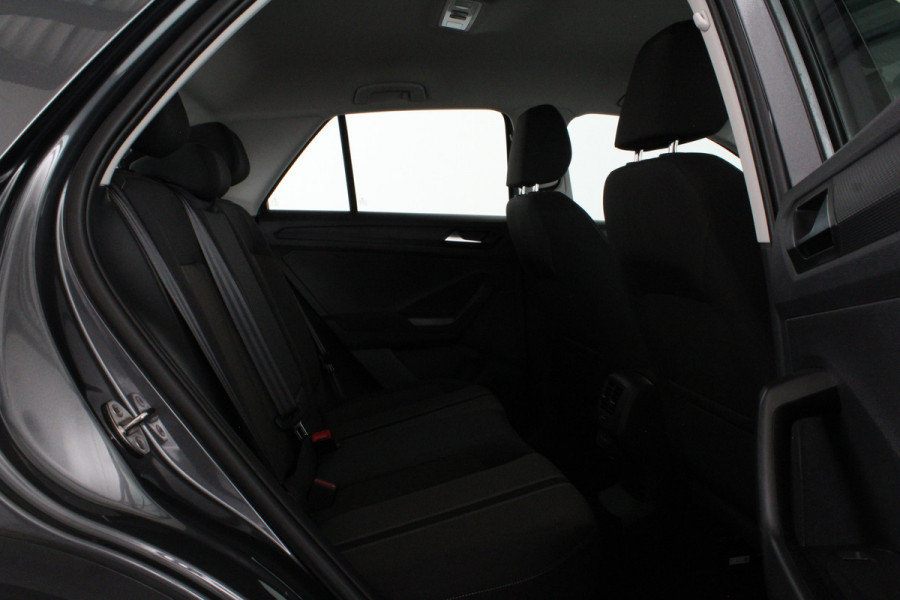 Volkswagen T-Roc 1.0 TSI Style > 110pk/Kleur Indium Grey/Parkeersensoren/navi/All season banden