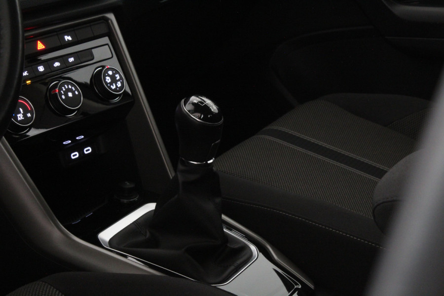 Volkswagen T-Roc 1.0 TSI Style > 110pk/Kleur Indium Grey/Parkeersensoren/navi/All season banden