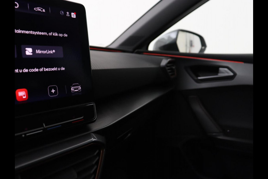 CUPRA Leon 1.4 e-Hybrid | Stoelverwarming | Camera | Carplay | Sfeerverlichting | Navigatie | Full LED | Sportstoelen | Half leder | PHEV | Plug In