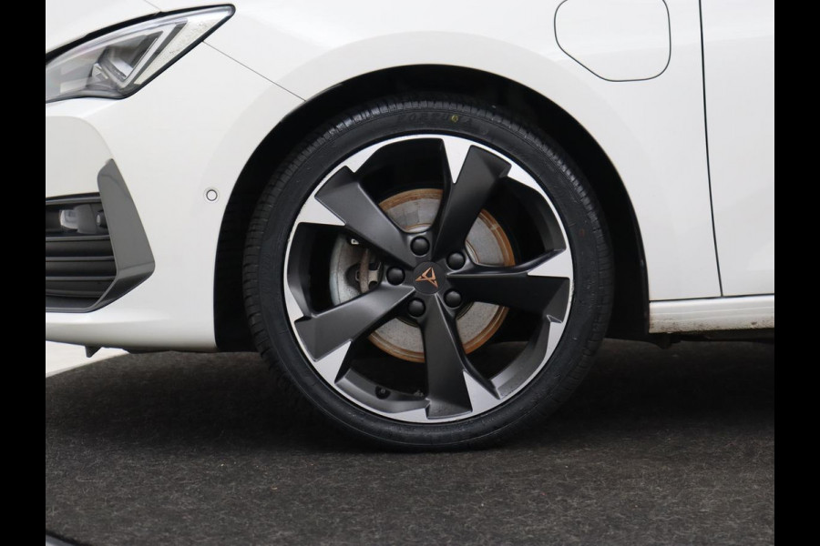 CUPRA Leon 1.4 e-Hybrid | Stoelverwarming | Camera | Carplay | Sfeerverlichting | Navigatie | Full LED | Sportstoelen | Half leder | PHEV | Plug In