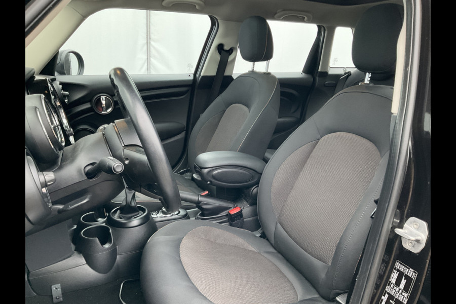 MINI Cooper 1.5 136pk Navi Clima Cruise Pano.dak 5-Deurs Pepper Business