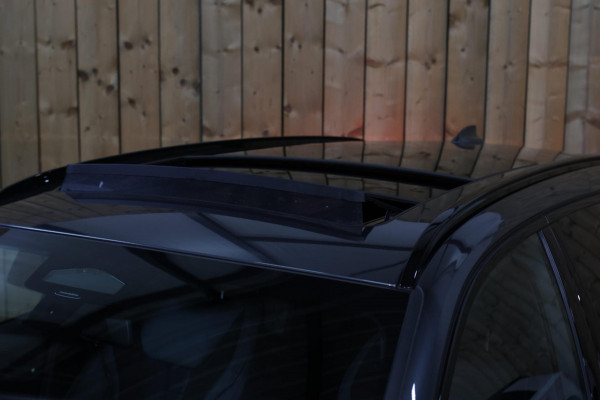 BMW 3 Serie Touring 330e xDrive M-Sport *Pano*H/K*Head-Up*Comforttoegang*