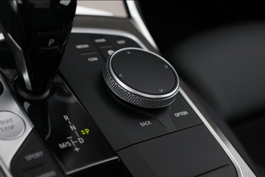 BMW 3 Serie Touring 330e xDrive M-Sport *Pano*H/K*Head-Up*Comforttoegang*