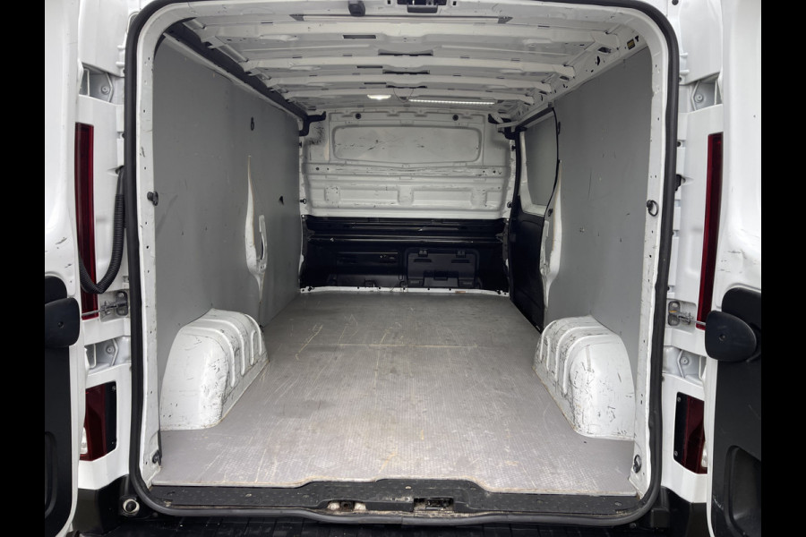 Renault Trafic 2.0 dCi 120pk T29 L2H1 Work Edition / vaste prijs rijklaar € 14.950 ex btw / lease vanaf € 252 / imperial / cruise / airco / navigatie / sidebars / euro 6