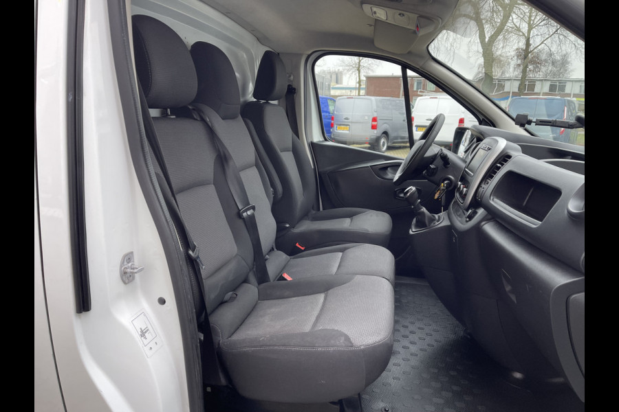 Renault Trafic 2.0 dCi 120pk T29 L2H1 Work Edition / vaste prijs rijklaar € 14.950 ex btw / lease vanaf € 252 / imperial / cruise / airco / navigatie / sidebars / euro 6