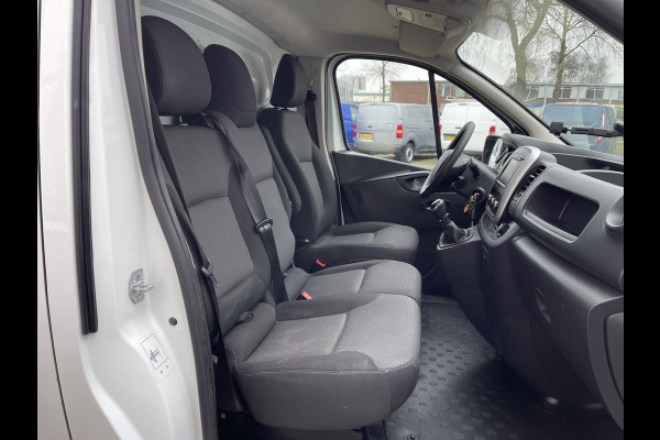 Renault Trafic 2.0 dCi 120pk T29 L2H1 Work Edition / vaste prijs rijklaar € 14.950 ex btw / lease vanaf € 252 / imperial / cruise / airco / navigatie / sidebars / euro 6