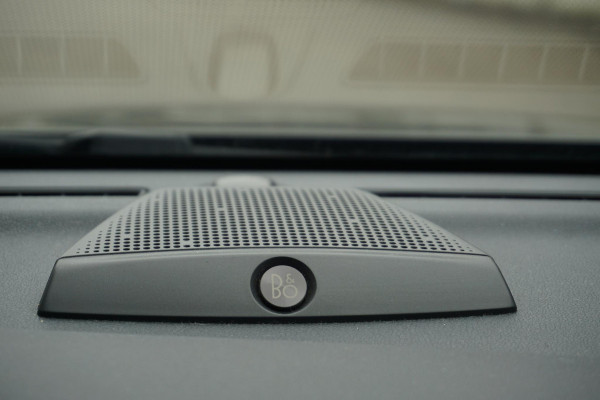 Ford Puma 1.0 125PKEcoB. Hybrid Titanium/Winterpack/Panodak/ B&O geluidsinstallatie/Trekhaak/All-Seasonbanden.