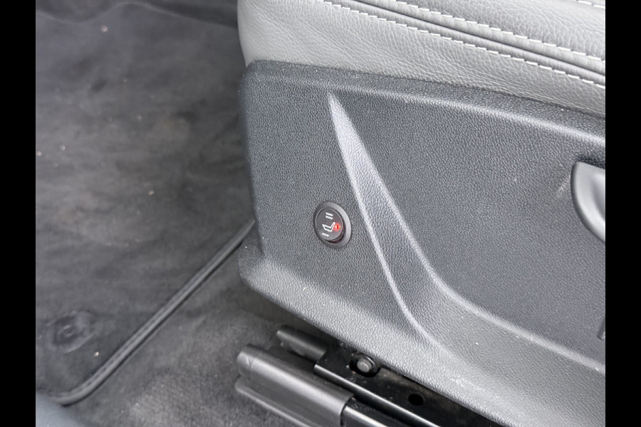 Audi e-tron 55 Quattro 95kWh 408PK Trekhaak Elektr.Leer+Verwarmd Pano-Dak Trekhaak Luchtvering Adap.Cruise Navi Ecc Stoelverwarming Business LED Lmv Elek.Achterklep Privacy Glas Keyless Zwarte Hemel Origineel Nederlandse Auto SOH 89% Trekhaak 1800kg !