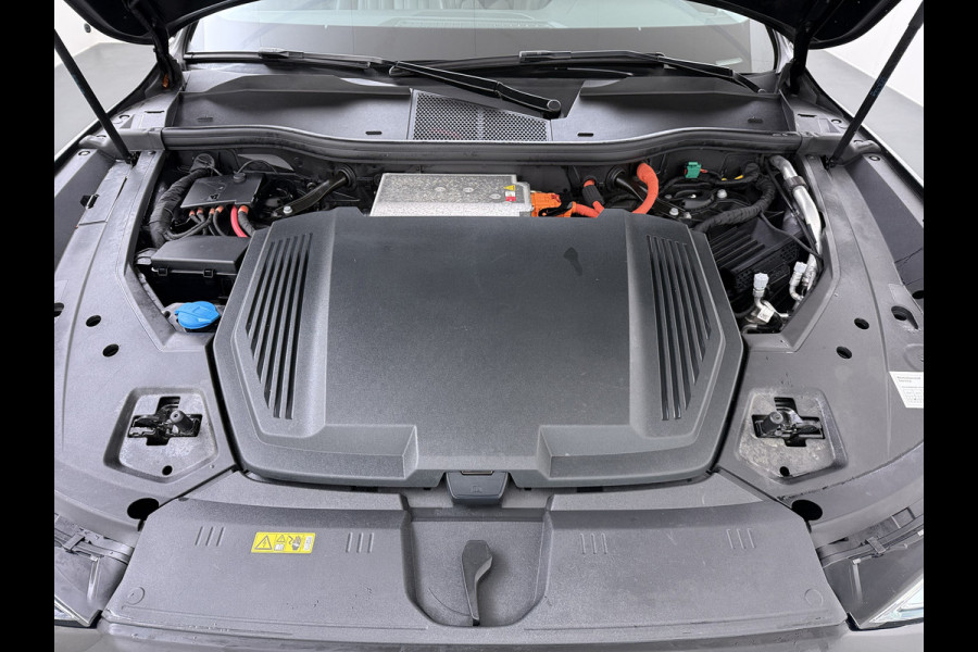 Audi e-tron 55 Quattro 95kWh 408PK Trekhaak Elektr.Leer+Verwarmd Pano-Dak Trekhaak Luchtvering Adap.Cruise Navi Ecc Stoelverwarming Business LED Lmv Elek.Achterklep Privacy Glas Keyless Zwarte Hemel Origineel Nederlandse Auto SOH 89% Trekhaak 1800kg !