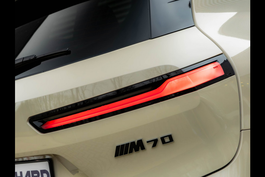 BMW iX xDrive M70 - Full Option - Pano - B&W - Trekhaak - 112kWh