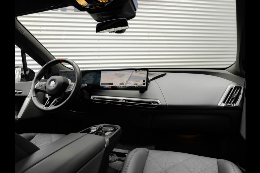BMW iX xDrive M70 - Full Option - Pano - B&W - Trekhaak - 112kWh