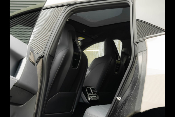 BMW iX xDrive M70 - Full Option - Pano - B&W - Trekhaak - 112kWh