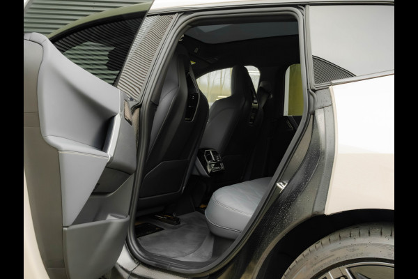 BMW iX xDrive M70 - Full Option - Pano - B&W - Trekhaak - 112kWh