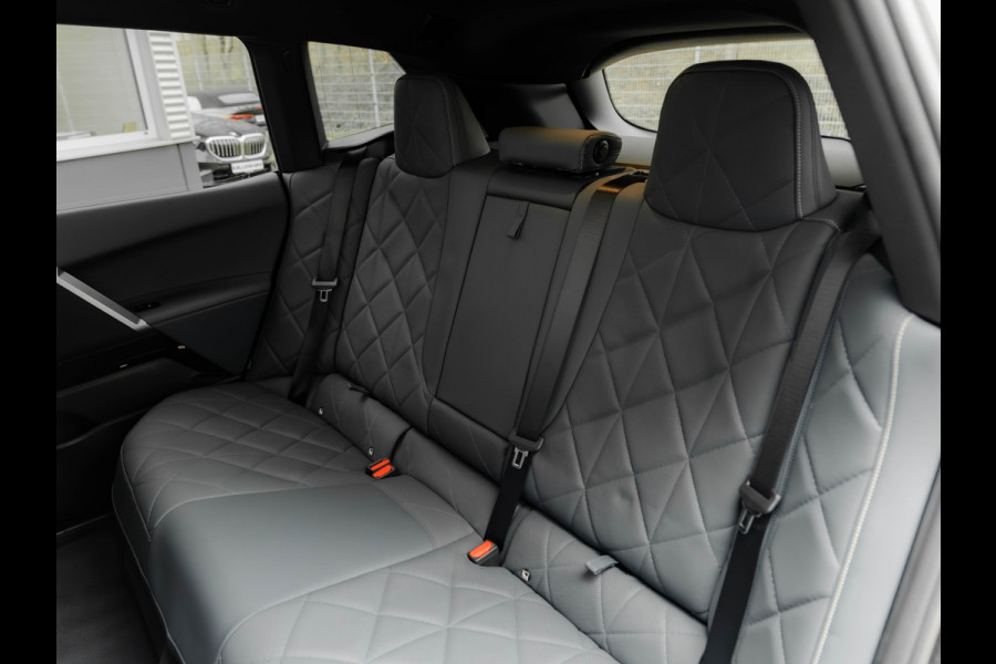 BMW iX xDrive M70 - Full Option - Pano - B&W - Trekhaak - 112kWh