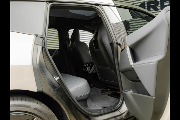 BMW iX xDrive M70 - Full Option - Pano - B&W - Trekhaak - 112kWh