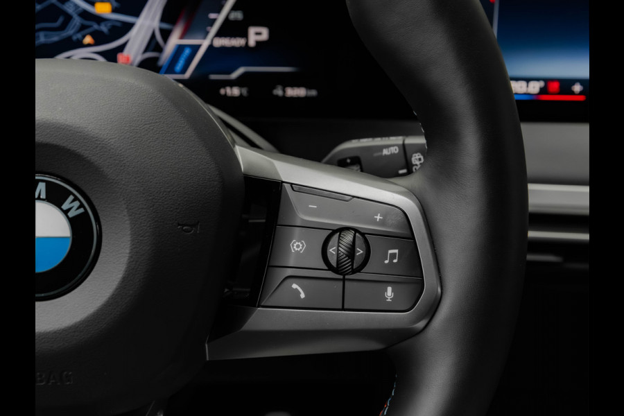 BMW iX xDrive M70 - Full Option - Pano - B&W - Trekhaak - 112kWh
