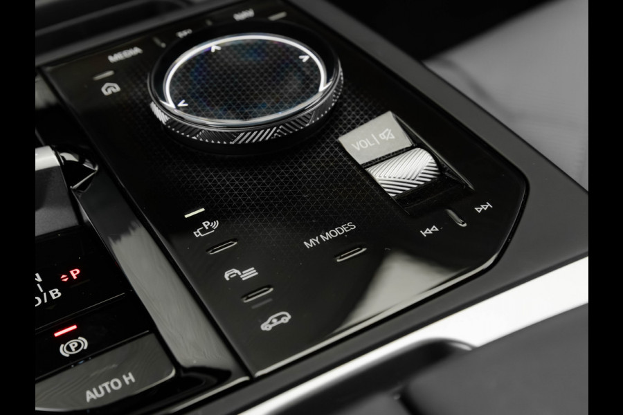 BMW iX xDrive M70 - Full Option - Pano - B&W - Trekhaak - 112kWh