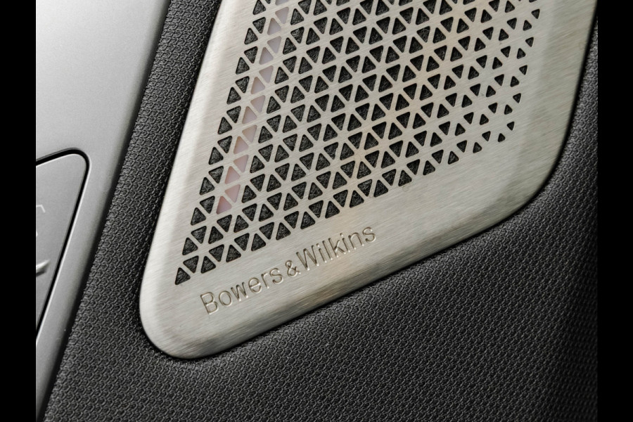 BMW iX xDrive M70 - Full Option - Pano - B&W - Trekhaak - 112kWh