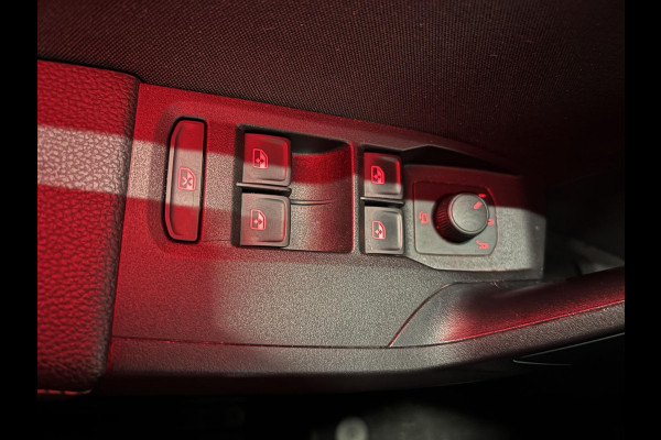 Seat Arona 1.0 TSI 110pk DSG FR Navigatie Apple Carplay/Android Auto Camera Parkeersensoren Adaptive Cruise Control Blind Spot Assist Stoelverwarming Ledverlichting Climate Control Getinte ramen