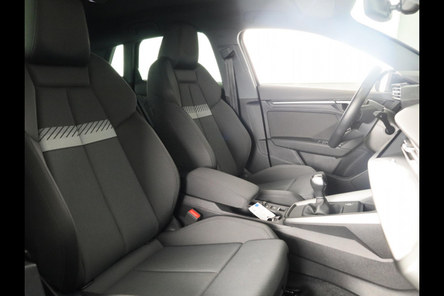 Audi A3 Sportback 30 TFSI Advanced edition 110 pk | Navigatie | Parkeersensoren achter | Cruise control | LED koplampen | Apple Carplay/Android Auto |