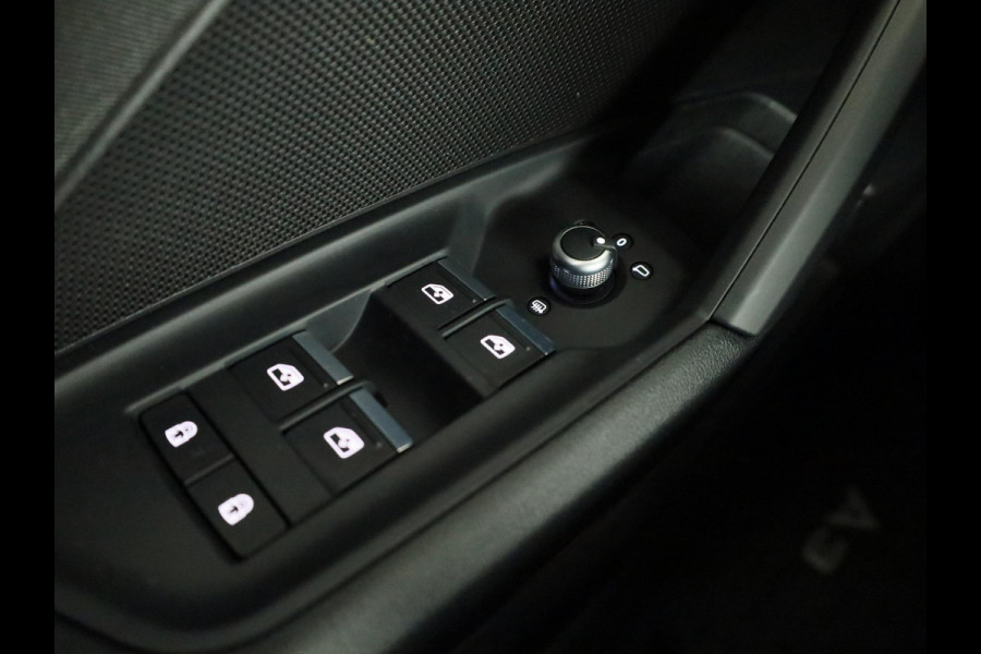 Audi A3 Sportback 30 TFSI Advanced edition 110 pk | Navigatie | Parkeersensoren achter | Cruise control | LED koplampen | Apple Carplay/Android Auto |