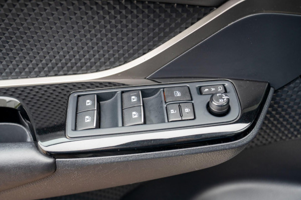 Toyota C-HR 1.8 Hybrid Style|Prijs rijklaar incl 12 mnd garantie|Trekhaak Stoelverwarming Blindspot Navi