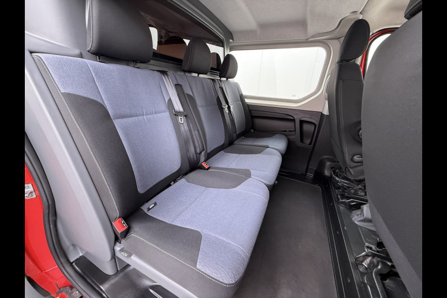 Opel Vivaro D126pk L2H1 D. C Dubbele Cabine Euro 6 Navi Airco Trekhaak Camera Cruise Control Bluetooth Pdc 5-Persoons Betonplex Vloer Wandbetimmering Schuifdeur Regen-Lichtsensor 1.6CDTI 1e Eigenaar Origineel Nederlandse Auto Dealeronderhouden 2.000kg trekvermogen