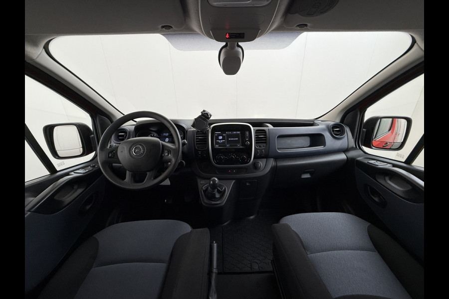 Opel Vivaro D126pk L2H1 D. C Dubbele Cabine Euro 6 Navi Airco Trekhaak Camera Cruise Control Bluetooth Pdc 5-Persoons Betonplex Vloer Wandbetimmering Schuifdeur Regen-Lichtsensor 1.6CDTI 1e Eigenaar Origineel Nederlandse Auto Dealeronderhouden 2.000kg trekvermogen