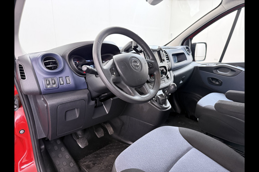 Opel Vivaro D126pk L2H1 D. C Dubbele Cabine Euro 6 Navi Airco Trekhaak Camera Cruise Control Bluetooth Pdc 5-Persoons Betonplex Vloer Wandbetimmering Schuifdeur Regen-Lichtsensor 1.6CDTI 1e Eigenaar Origineel Nederlandse Auto Dealeronderhouden 2.000kg trekvermogen