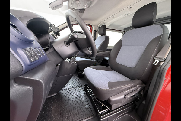 Opel Vivaro D126pk L2H1 D. C Dubbele Cabine Euro 6 Navi Airco Trekhaak Camera Cruise Control Bluetooth Pdc 5-Persoons Betonplex Vloer Wandbetimmering Schuifdeur Regen-Lichtsensor 1.6CDTI 1e Eigenaar Origineel Nederlandse Auto Dealeronderhouden 2.000kg trekvermogen