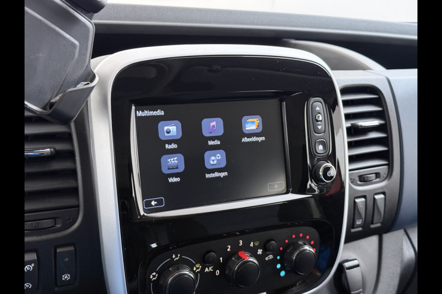 Opel Vivaro D126pk L2H1 D. C Dubbele Cabine Euro 6 Navi Airco Trekhaak Camera Cruise Control Bluetooth Pdc 5-Persoons Betonplex Vloer Wandbetimmering Schuifdeur Regen-Lichtsensor 1.6CDTI 1e Eigenaar Origineel Nederlandse Auto Dealeronderhouden 2.000kg trekvermogen