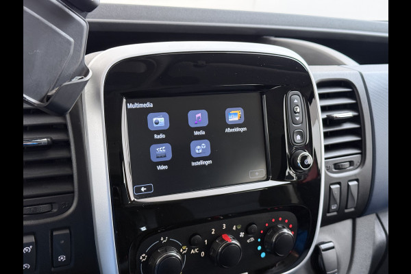 Opel Vivaro D126pk L2H1 D. C Dubbele Cabine Euro 6 Navi Airco Trekhaak Camera Cruise Control Bluetooth Pdc 5-Persoons Betonplex Vloer Wandbetimmering Schuifdeur Regen-Lichtsensor 1.6CDTI 1e Eigenaar Origineel Nederlandse Auto Dealeronderhouden 2.000kg trekvermogen