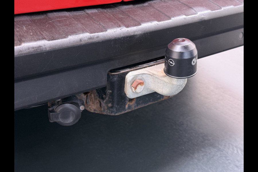 Opel Vivaro D126pk L2H1 D. C Dubbele Cabine Euro 6 Navi Airco Trekhaak Camera Cruise Control Bluetooth Pdc 5-Persoons Betonplex Vloer Wandbetimmering Schuifdeur Regen-Lichtsensor 1.6CDTI 1e Eigenaar Origineel Nederlandse Auto Dealeronderhouden 2.000kg trekvermogen