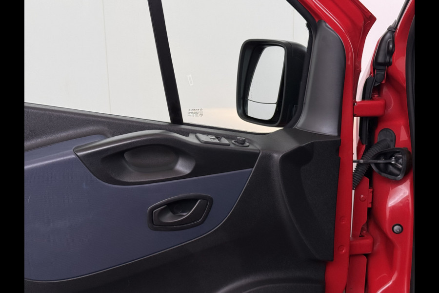 Opel Vivaro D126pk L2H1 D. C Dubbele Cabine Euro 6 Navi Airco Trekhaak Camera Cruise Control Bluetooth Pdc 5-Persoons Betonplex Vloer Wandbetimmering Schuifdeur Regen-Lichtsensor 1.6CDTI 1e Eigenaar Origineel Nederlandse Auto Dealeronderhouden 2.000kg trekvermogen