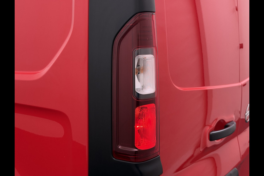 Opel Vivaro D126pk L2H1 D. C Dubbele Cabine Euro 6 Navi Airco Trekhaak Camera Cruise Control Bluetooth Pdc 5-Persoons Betonplex Vloer Wandbetimmering Schuifdeur Regen-Lichtsensor 1.6CDTI 1e Eigenaar Origineel Nederlandse Auto Dealeronderhouden 2.000kg trekvermogen