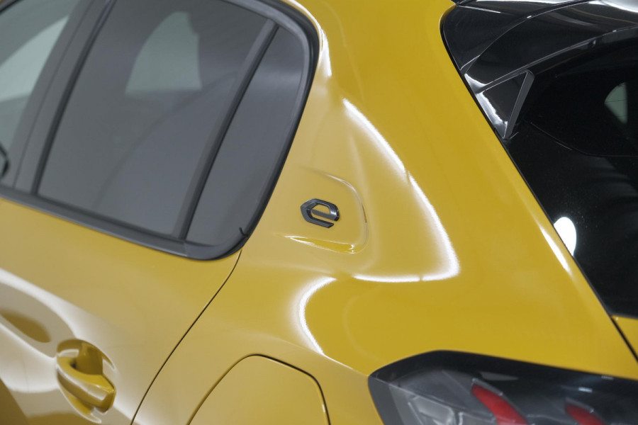 Peugeot e-208 EV GT Pack 50 kWh | Adaptieve Cruise Control | Camera | Alcantara Bekleding | Dodehoekdetectie