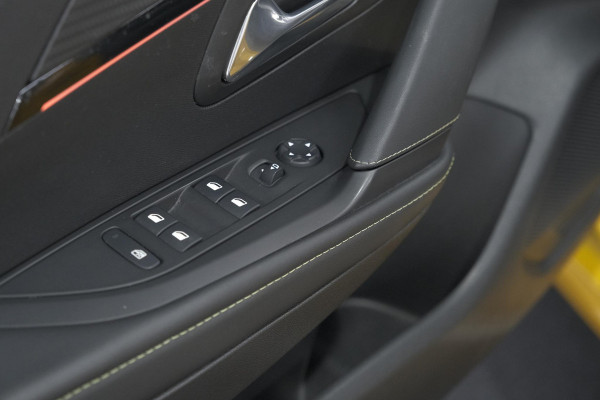 Peugeot e-208 EV GT Pack 50 kWh | Adaptieve Cruise Control | Camera | Alcantara Bekleding | Dodehoekdetectie