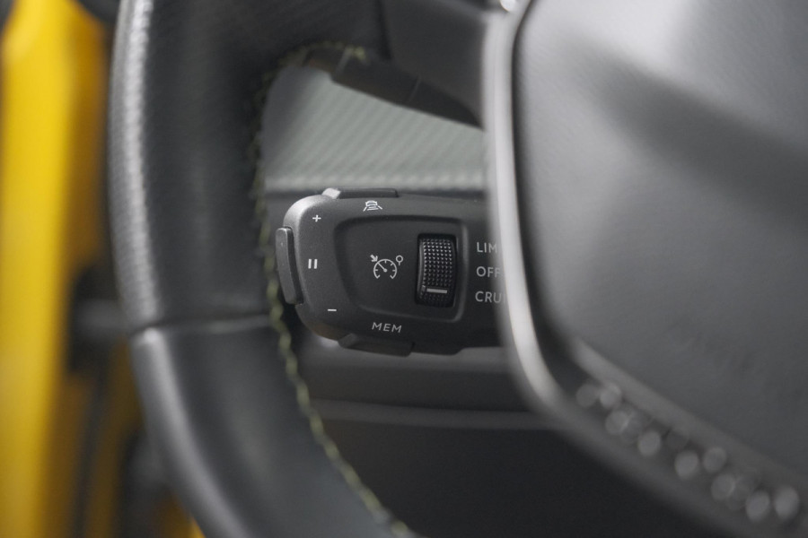 Peugeot e-208 EV GT Pack 50 kWh | Adaptieve Cruise Control | Camera | Alcantara Bekleding | Dodehoekdetectie